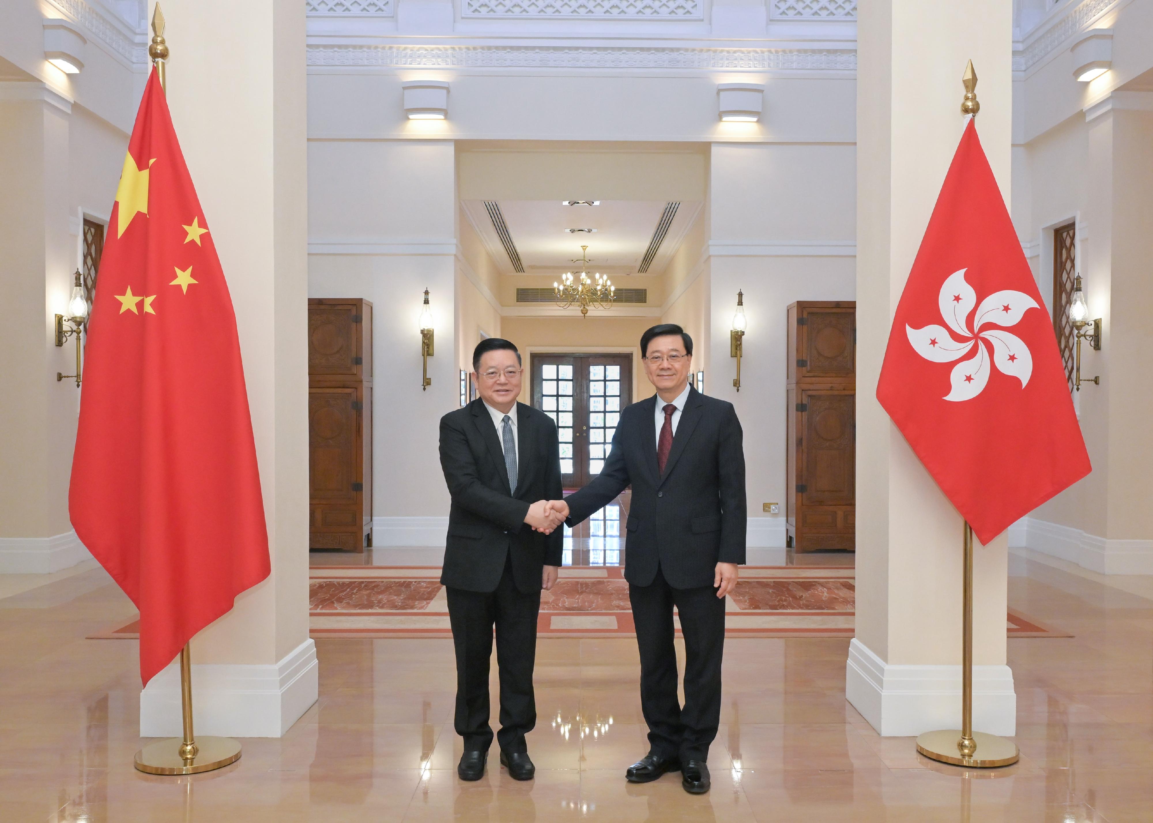 CE meets Secretary-General of ASEAN (with photo)
